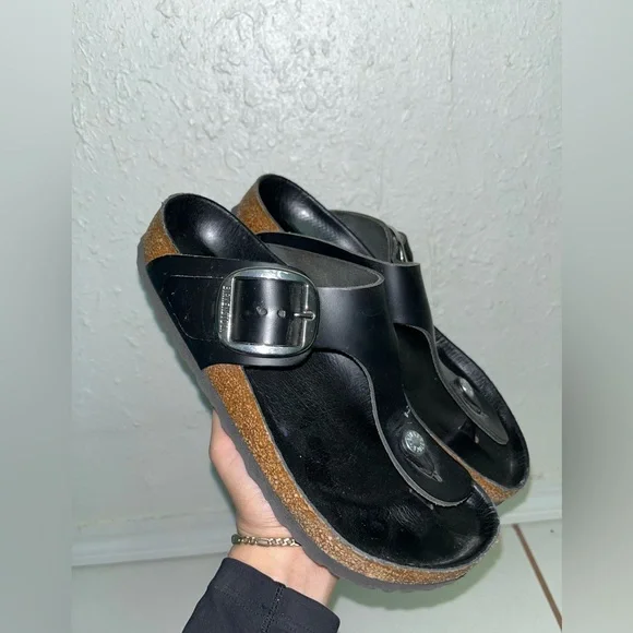 Birkenstock Gizeh Black Leather Sandals - Picture 4 of 7